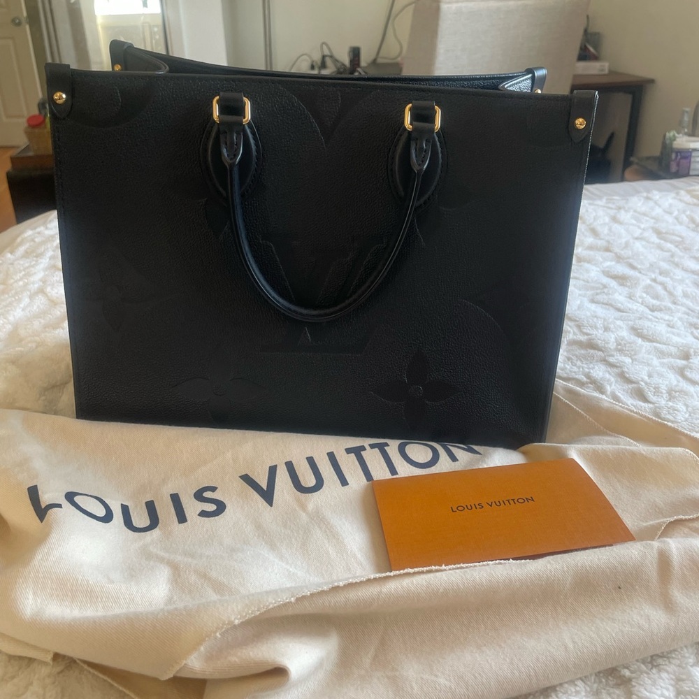 Louis Vuitton Black Monogram ONTHEGO MM Tote